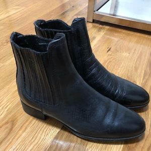 Flat Chelsea boot